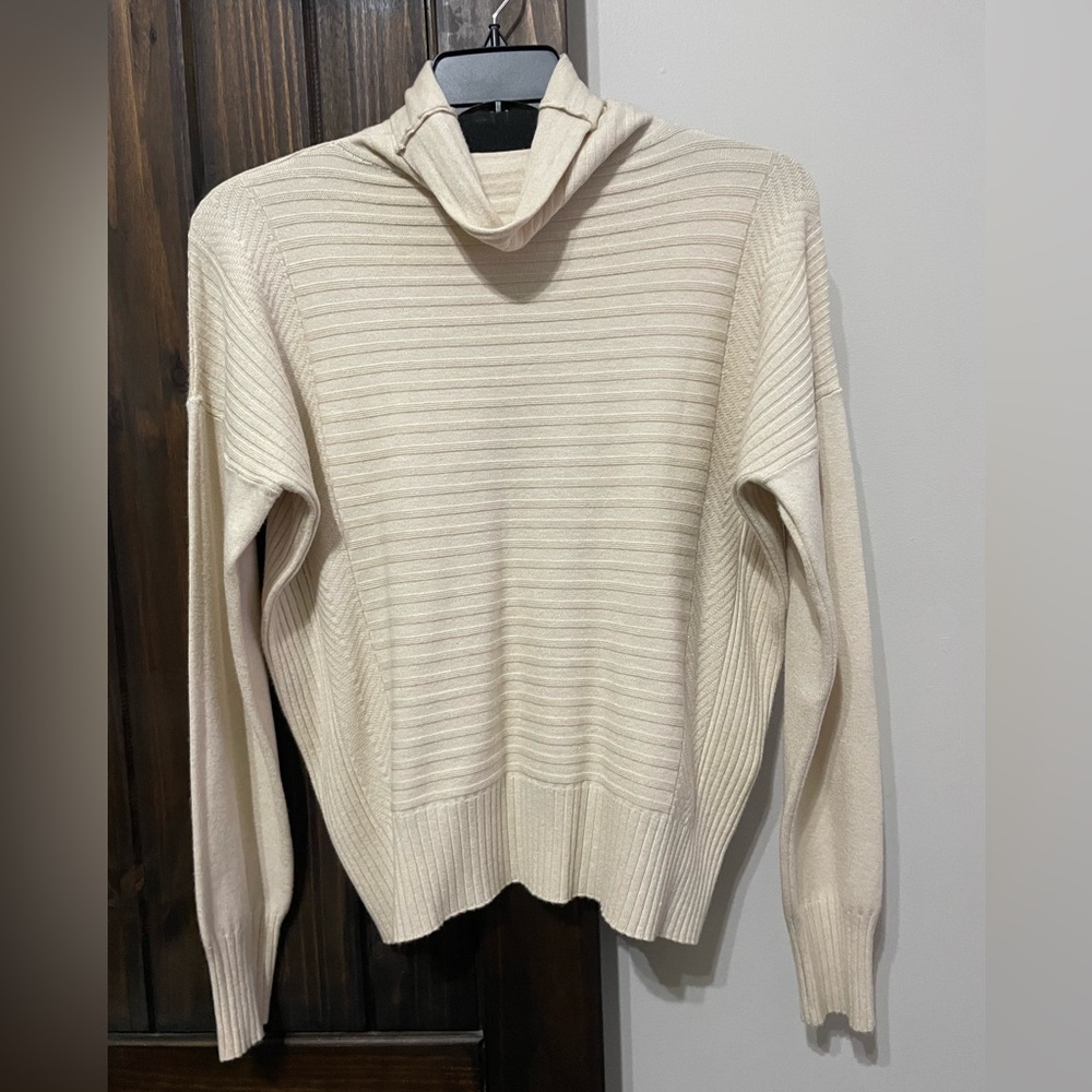 Jade women’s sweater so soft m/l cowl neck